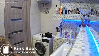Woman pooping in Toilet 122