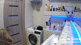 Woman pooping in Toilet 122