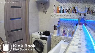 Woman pooping in Toilet 122