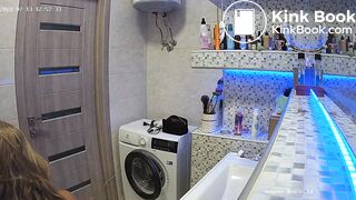 Woman pooping in Toilet 122