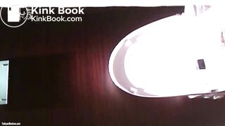 Toilet restaurant vouyeur - video 2