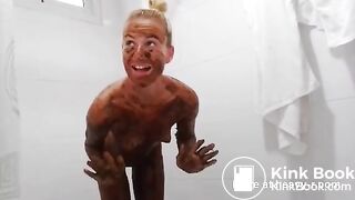 Blond smearing her body