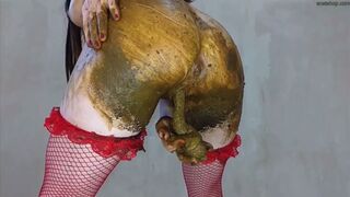 Girl shitting from her pussy and ass