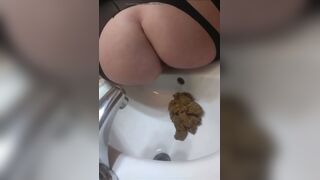 Girl pooping in sink - video 2