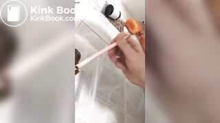 KOREAN WOMAN POOPING - video 35