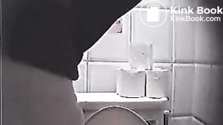 toilet voyeur - video 32