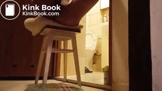 pee on feet & surprise