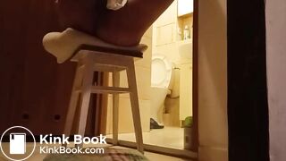 pee on feet & surprise