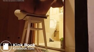 pee on feet & surprise