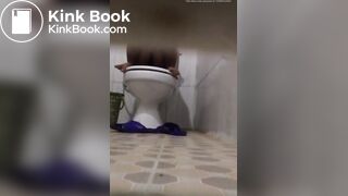 Desi maid pooping