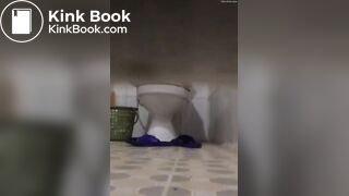 Desi maid pooping