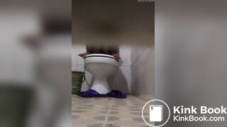 Desi maid pooping