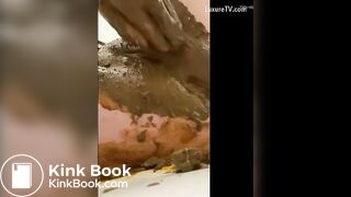 Shit in pussy - video 4