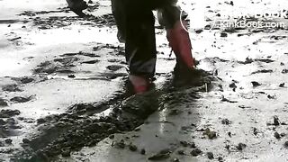 Girl in mud - video 2