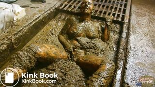 Wicked Betty in the manure channel - sexmachine fun