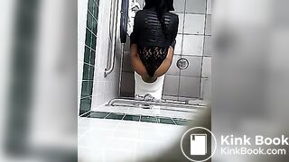 Ebony squat piss