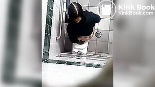 Sexy Latina takes a smelly poop