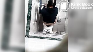 Sexy Latina takes a smelly poop