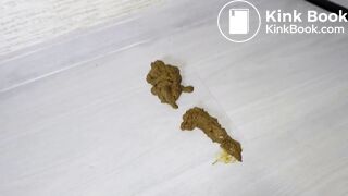 Mature woman shitting - video 2