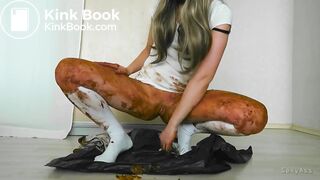 erotic use of her shit