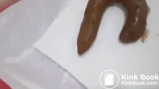 Phat ass laying down shitting