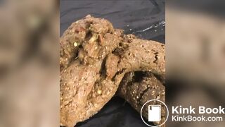 Sorceress shits on plate