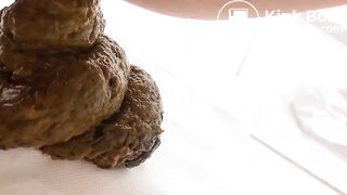 Twitter Korean girl POOPs on the pad (트위터 여중생 스캇 바닥 스캇)