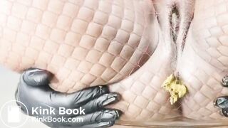 Thicc ebony shits through fishnets