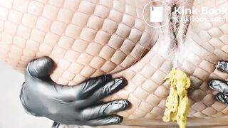 Thicc ebony shits through fishnets