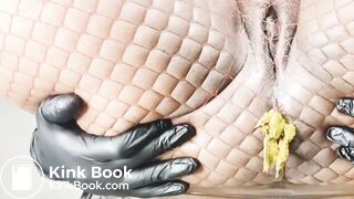 Thicc ebony shits through fishnets