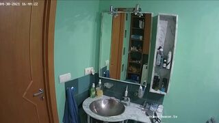 Woman pooping in Toilet 101