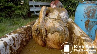 Lyndra cooling off with cowshit