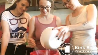 3 girls eat scat muffins