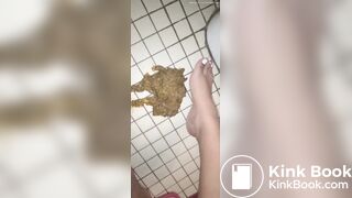 Phat ass does big messy poo