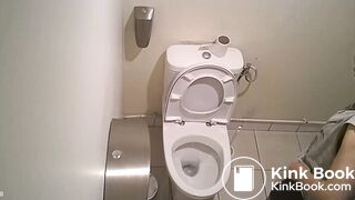 CLASSIC french_girl_spied_in_toilets_at_gym