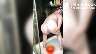 British Mom shits in shower