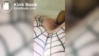 Tattooed milf takes a shit 3