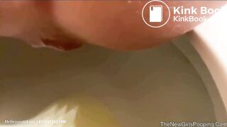 Selfie pooping model