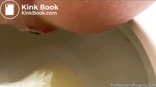 Selfie pooping model