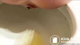 Selfie pooping model