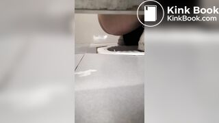 女大学生排便2