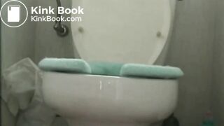 Japanese girl self-filmed poop 4