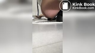 女人排便 - video 2
