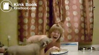 wooman poop a dog eats02