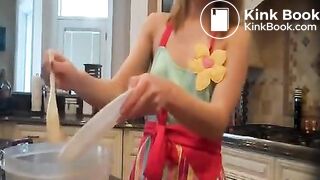 poop cooking　gilr