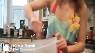 poop cooking　gilr