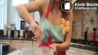 poop cooking　gilr