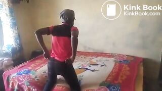 Girl pooping hard turd und moaning realy hard