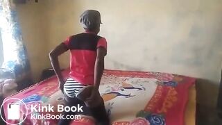 Girl pooping hard turd und moaning realy hard