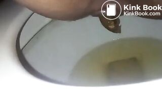 Girl pooping - video 86
